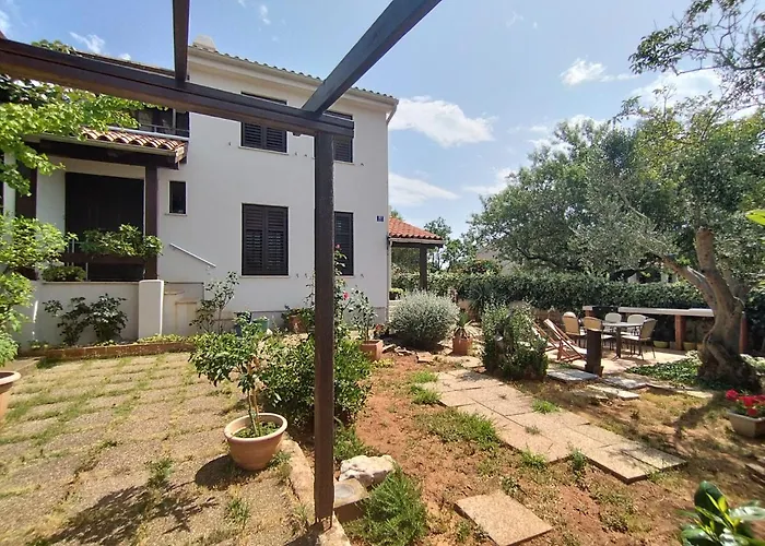 דירה In With Garden