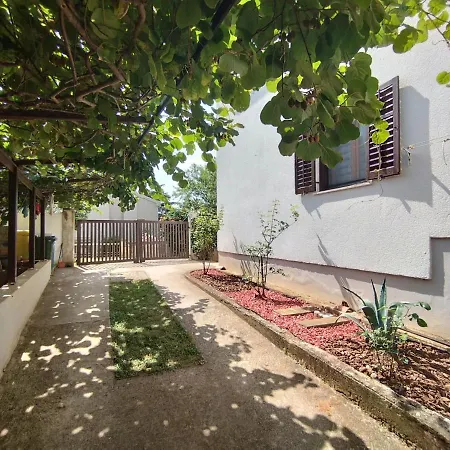 In With Garden *