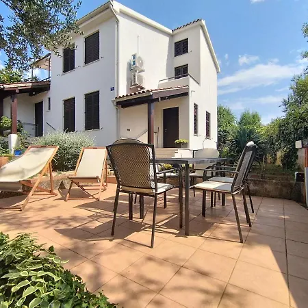 Appartamento In With Garden