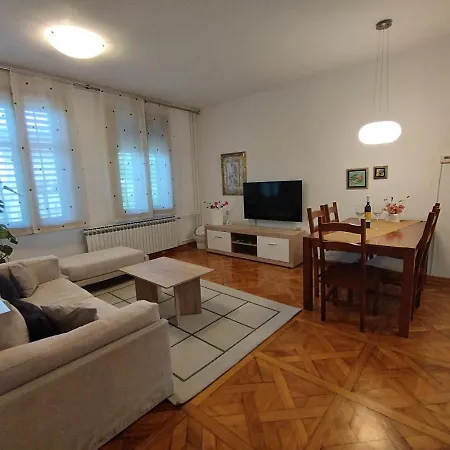 In With Garden Apartment *